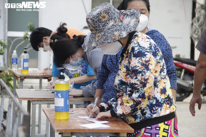 Ảnh: Ngày thứ 2 trong chiến dịch thần tốc xét nghiệm truy tìm F0 tại TP.HCM - 3