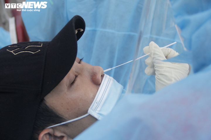Ảnh: Ngày thứ 2 trong chiến dịch thần tốc xét nghiệm truy tìm F0 tại TP.HCM - 6