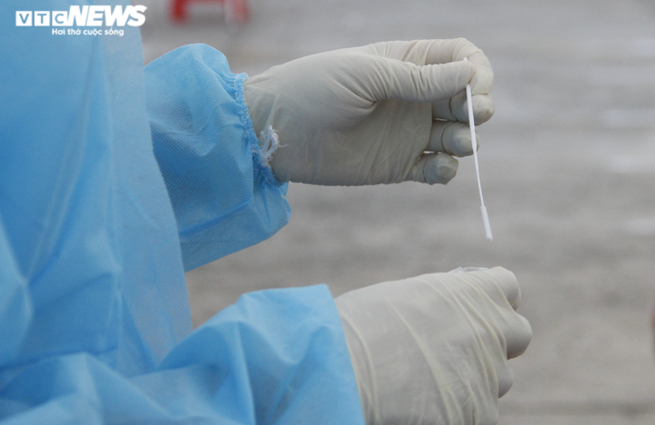Ảnh: Ngày thứ 2 trong chiến dịch thần tốc xét nghiệm truy tìm F0 tại TP.HCM - 11