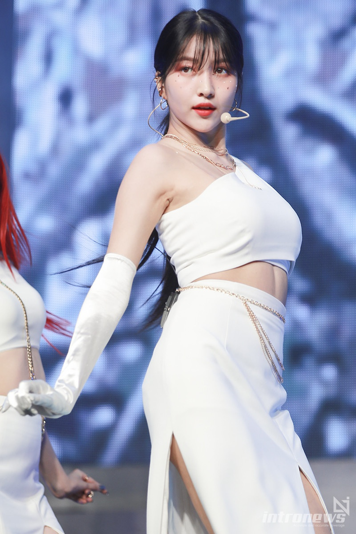 Mỹ nhân có đôi chân dài 105cm của làng nhạc Hàn Quốc - 7