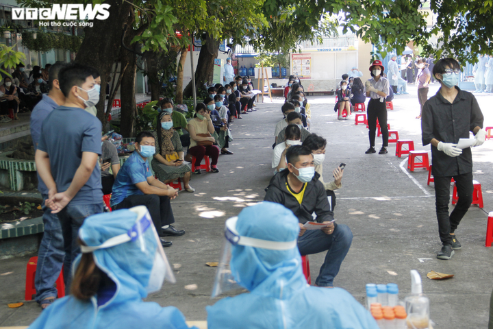 Ảnh: TP.HCM lấy mẫu xét nghiệm cho thí sinh thi tốt nghiệp THPT - 8