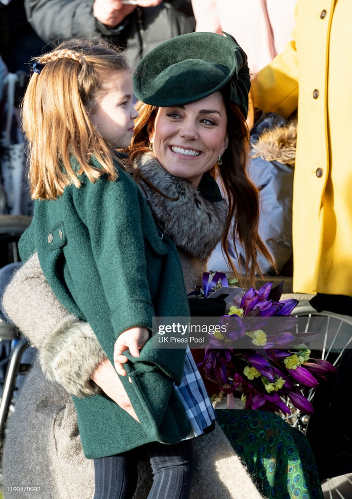 Xem cách Công nương Kate Middleton ăn mặc ton-sur-ton với các con rất tinh tế - 13