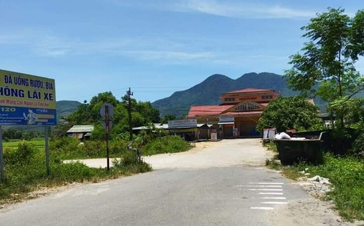 Huế phong toả một khu chợ liên quan bệnh nhân COVID-19 - 1