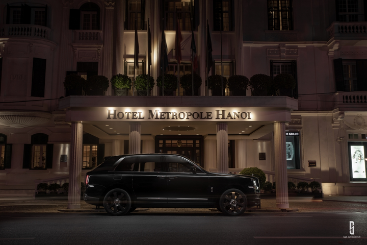 Cận cảnh 'viên kim cương' Rolls-Royce Cullinan trên phố đêm Hà Nội - 6