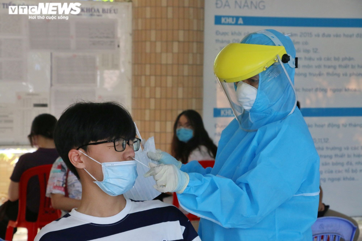 Gần 13.000 thí sinh thi tốt nghiệp THPT ở Đà Nẵng được xét nghiệm COVID-19 - 1