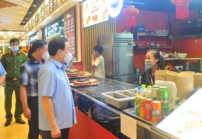 Phó chủ tịch Hà Nội: 'Người dân chủ quan sau khi nới lỏng giãn cách' - 1