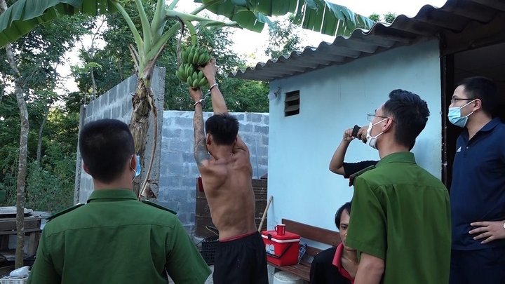 Bắt quả tang đối tượng tàng trữ gần 1.000 viên ma túy ở Quảng Bình - 2