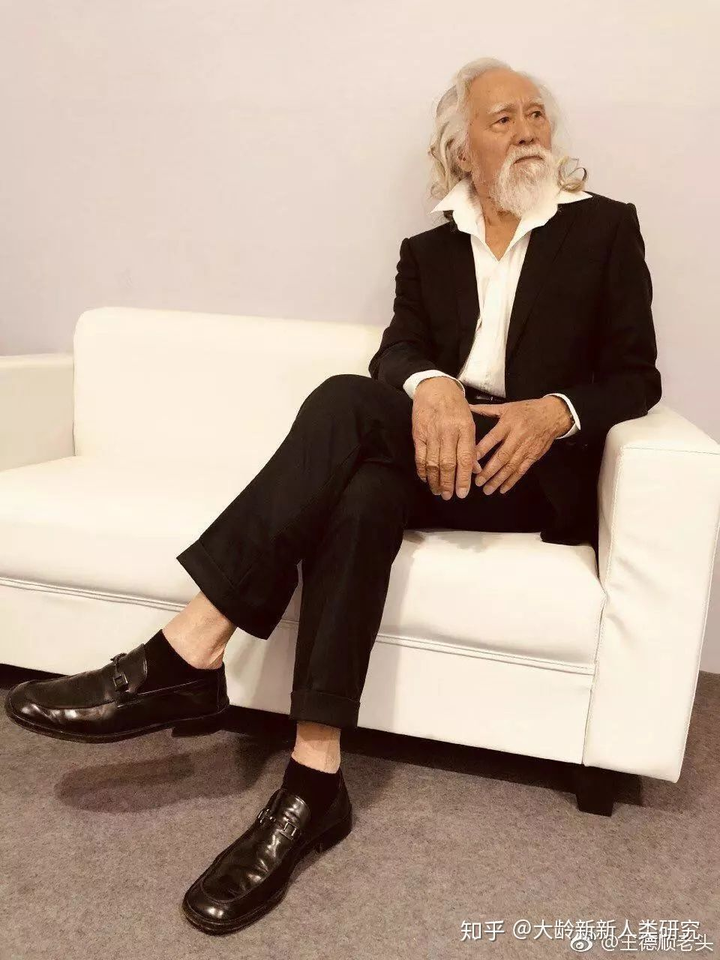 Tài tử đẹp lão nhất xứ Trung: 85 tuổi vẫn tập gym, đóng cảnh hành động cực ngầu - 2