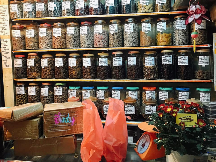 Tiệm ô mai có gần 100 loại 'không đụng hàng' tồn tại gần 30 năm ở Hà Nội - 7