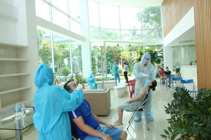 TP.HCM thêm 54 người mắc COVID-19 chưa rõ nguồn lây - 1
