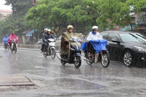Dự báo thời tiết ngày 5/7: Bắc Bộ mưa lớn, vùng áp thấp tiến vào Biển Đông - 1