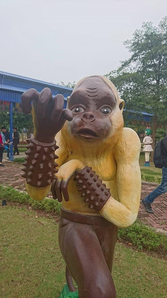 Những bức tượng gây ám ảnh khiến hội yếu tim 'xách dép chạy 8 hướng' - 4