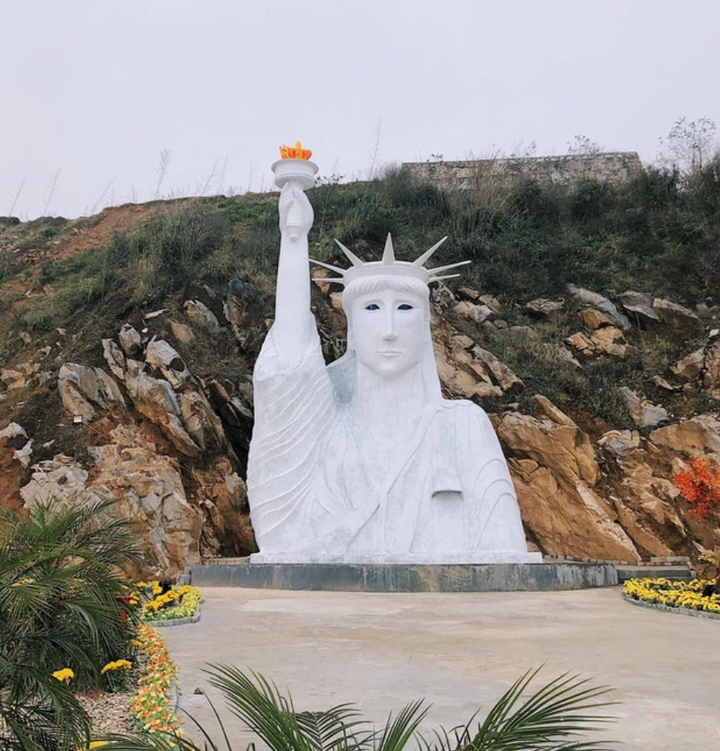 Những bức tượng gây ám ảnh khiến hội yếu tim 'xách dép chạy 8 hướng' - 7