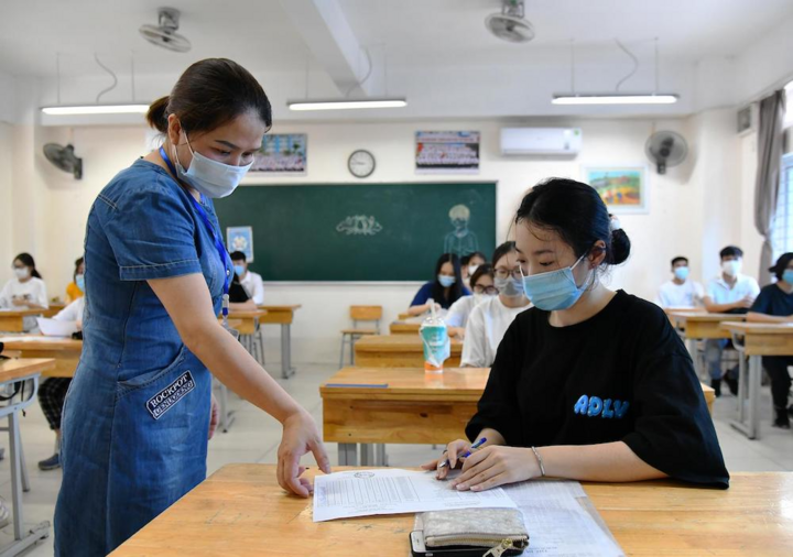 Đề Văn tốt nghiệp THPT 2021 vừa sức, chưa đột phá - 1