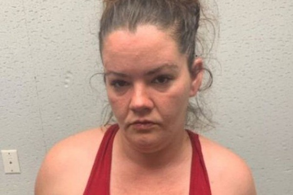 Người đàn bà xâm hại tình dục trẻ vị thành niên lộ mặt sau tai nạn ô tô - 1