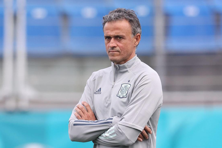 Luis Enrique: Từ khuôn mặt đầy máu đến 'gã điên' không bao giờ lùi bước - 5