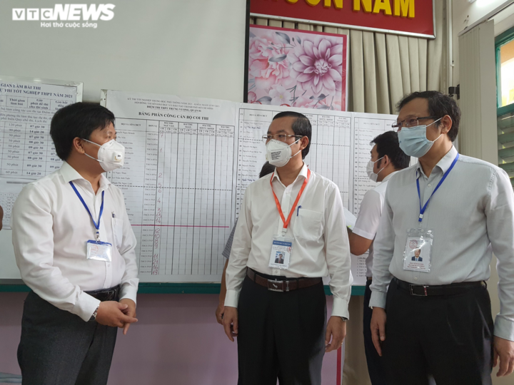 TP.HCM đình chỉ 1 cán bộ coi thi tốt nghiệp THPT vì không xét nghiệm COVID-19 - 1