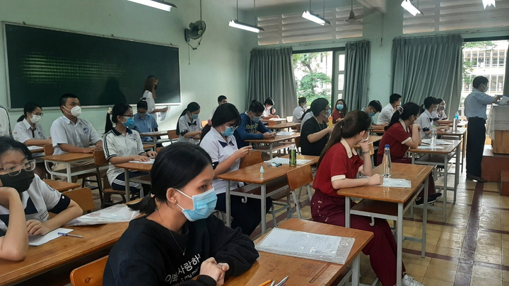 TP.HCM phát hiện thêm F0, F1 tại các điểm thi tốt nghiệp THPT - 1
