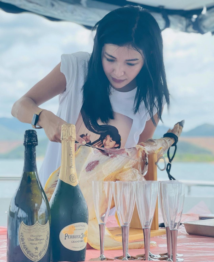 Nữ diễn viên Hong Kong bán thịt lợn mưu sinh - 2