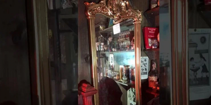 Những món đồ quỷ ám trong 'vũ trụ điện ảnh Conjuring' - 2