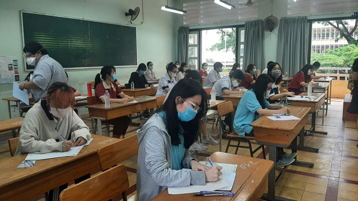 Thí sinh nghi mắc COVID-19 ở TP.HCM xét nghiệm lại 3 lần đều âm tính - 1