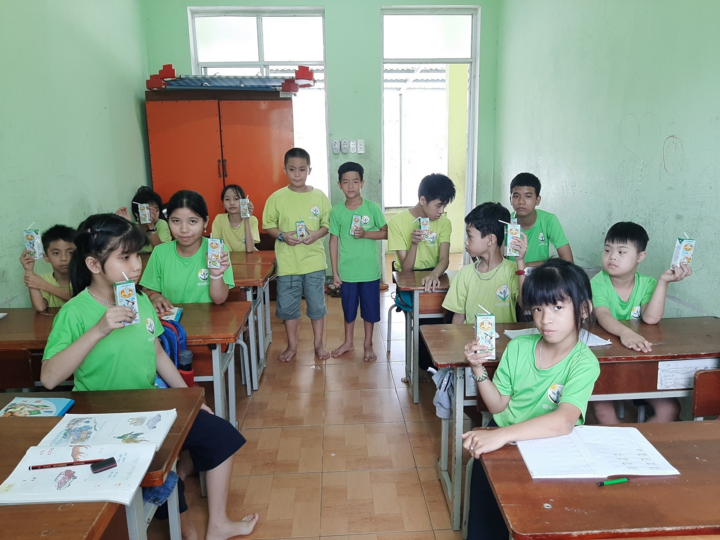 Quỹ sữa Vươn cao Việt Nam mang lại nụ cười hạnh phúc cho trẻ thơ trong mùa dịch - 6