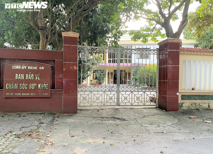 Ảnh: Cận cảnh hàng loạt trụ sở tiền tỷ bỏ hoang ở Nghệ An - 6