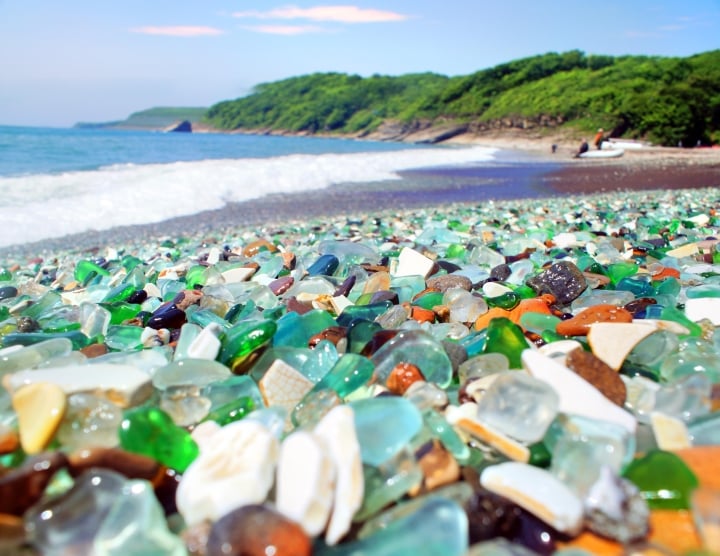 Bãi biển thủy tinh độc đáo được ‘mẹ thiên nhiên’ tạo ra từ bãi rác - 2