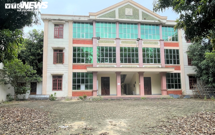 Ảnh: Cận cảnh hàng loạt trụ sở tiền tỷ bỏ hoang ở Nghệ An - 9