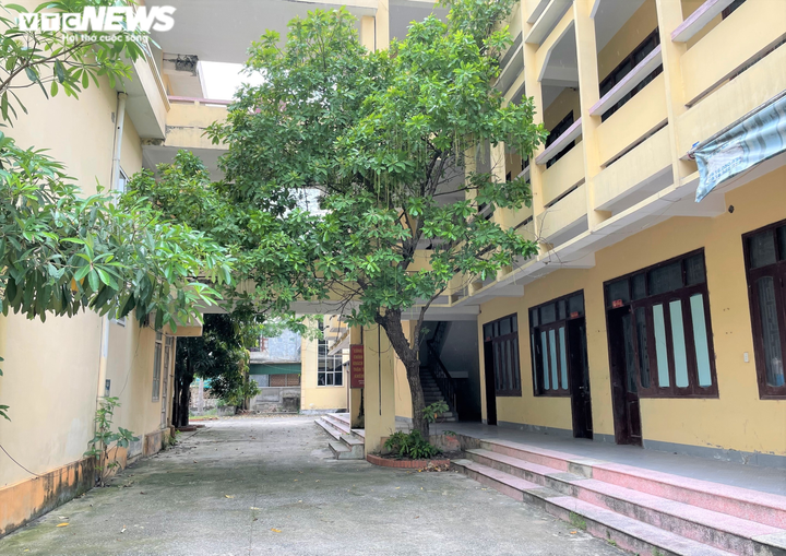 Ảnh: Cận cảnh hàng loạt trụ sở tiền tỷ bỏ hoang ở Nghệ An - 3