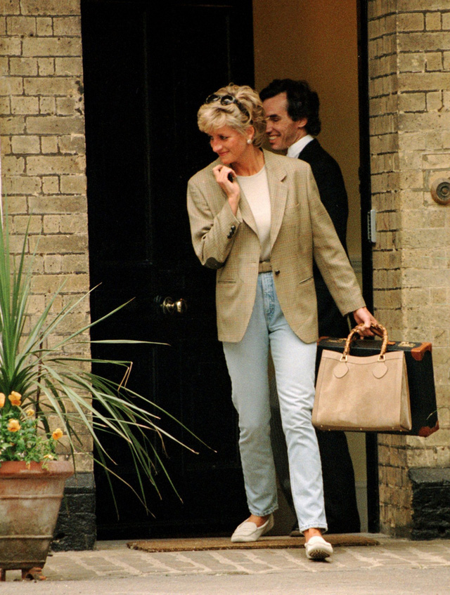 3 chiếc túi xách hàng hiệu được đặt theo tên Công nương Diana - 8