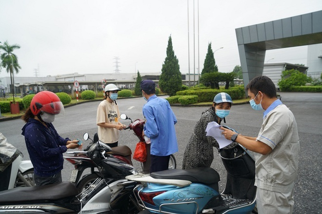 Hà Nội cách ly hơn 1.700 công nhân liên quan ca mắc COVID-19 - 1