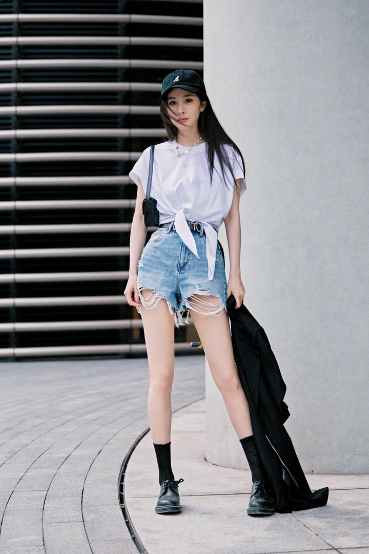 Chân của Dương Mịch hoàn hảo đến mức 'phát sáng', lấn át dàn mỹ nhân Cbiz - 7