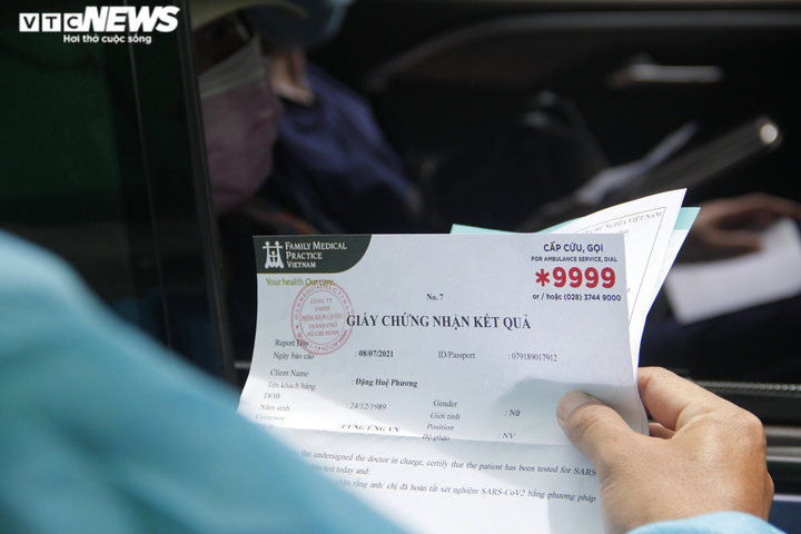  3 người bị phạt 6 triệu đồng vì tập thể dục trong công viên ở TP.HCM - 1