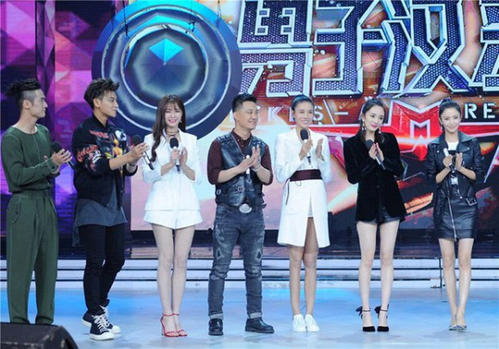 Chân của Dương Mịch hoàn hảo đến mức 'phát sáng', lấn át dàn mỹ nhân Cbiz - 3