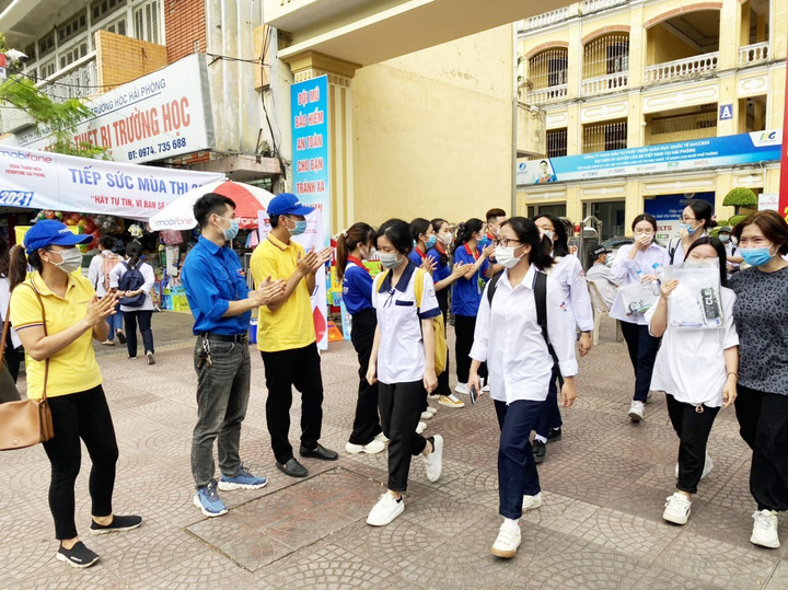 Tuổi trẻ MobiFone tiếp sức cho các sĩ tử 'vượt vũ môn' kỳ thi THPT - 1