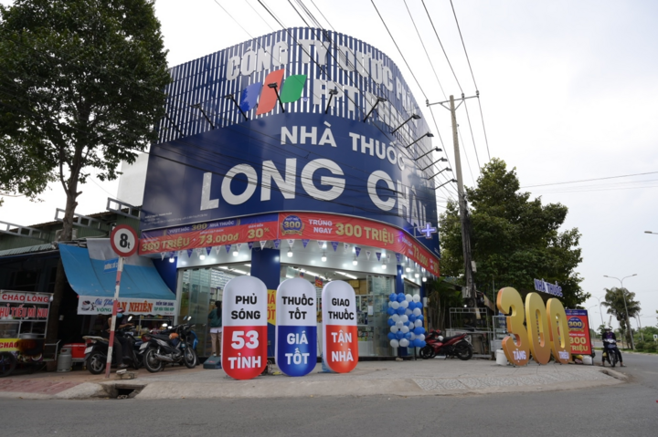 6 tháng, hệ thống FPT Long Châu mở thêm 100 nhà thuốc - 1