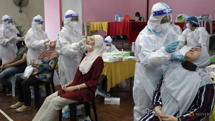 Malaysia lại ghi nhận số ca mắc COVID-19 mới cao kỷ lục - 1
