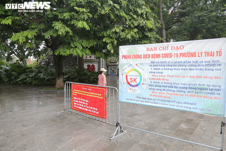 Ảnh: Bất chấp lệnh cấm, người Hà Nội vẫn ra đường tập thể dục giữa đại dịch - 6