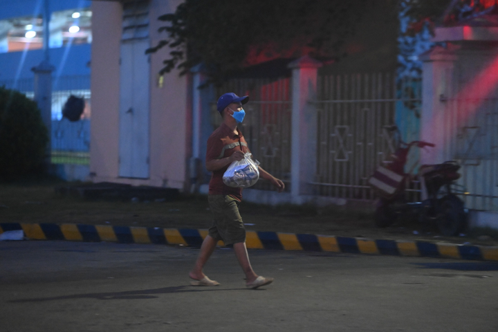 Người dân tiếp tế cho gần 2.000 công nhân ở khu công nghiệp Thăng Long, Hà Nội - 5