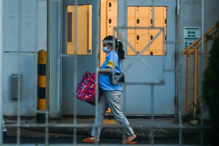 Người dân tiếp tế cho gần 2.000 công nhân ở khu công nghiệp Thăng Long, Hà Nội - 6