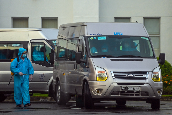 Người dân tiếp tế cho gần 2.000 công nhân ở khu công nghiệp Thăng Long, Hà Nội - 8