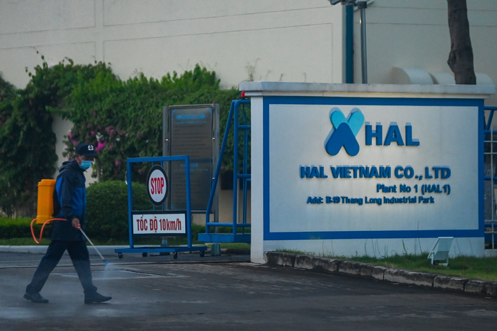 Người dân tiếp tế cho gần 2.000 công nhân ở khu công nghiệp Thăng Long, Hà Nội - 9