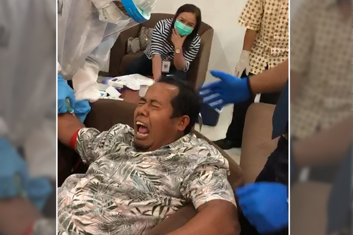 Khoảnh khắc khó đỡ của đấng nam nhi đi tiêm phòng: Ai rồi cũng phải 'đổ lệ' - 1