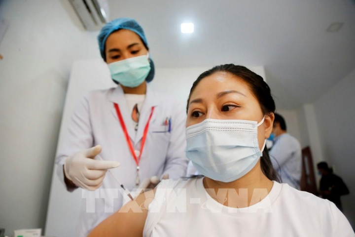 Thủ đô Phnom Penh hoàn tất chiến dịch tiêm chủng COVID-19 - 1