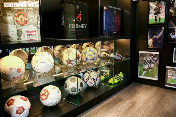 Chạm vào 'báu vật' bóng đá, 'thôi miên' người xem của doanh nhân trẻ ở Hà Nội - 10