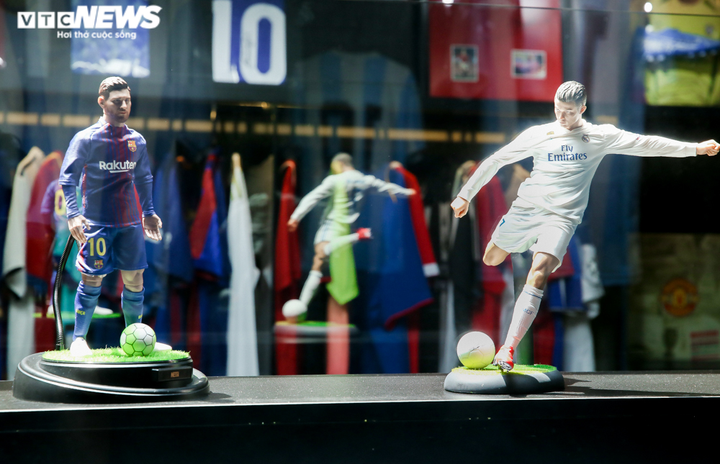 Chạm vào 'báu vật' bóng đá, 'thôi miên' người xem của doanh nhân trẻ ở Hà Nội - 11