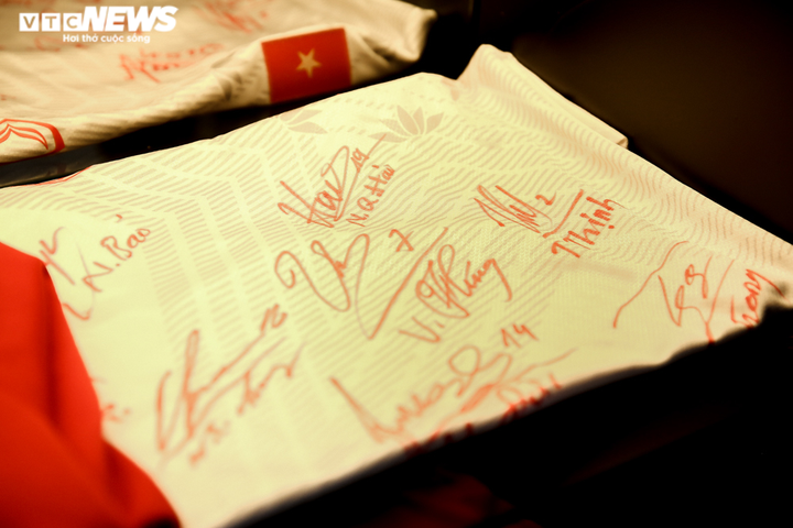 Chạm vào 'báu vật' bóng đá, 'thôi miên' người xem của doanh nhân trẻ ở Hà Nội - 12