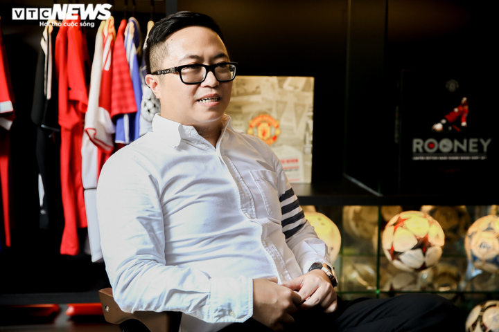 Chạm vào 'báu vật' bóng đá, 'thôi miên' người xem của doanh nhân trẻ ở Hà Nội - 3