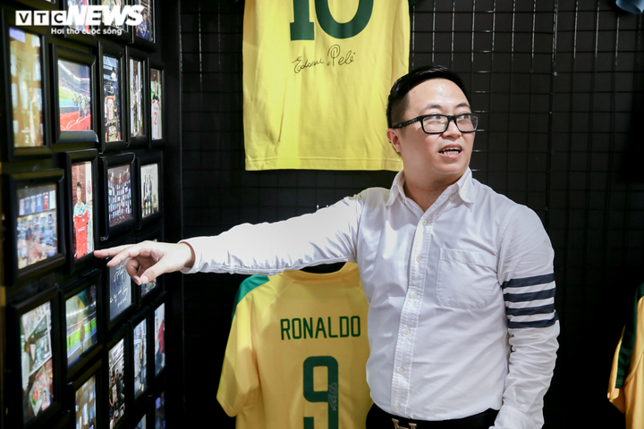 Chạm vào 'báu vật' bóng đá, 'thôi miên' người xem của doanh nhân trẻ ở Hà Nội - 8